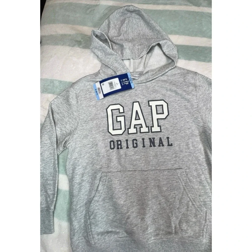 Boys size small (6/7) GAP original gray hoodie sweatshirt. NWT.